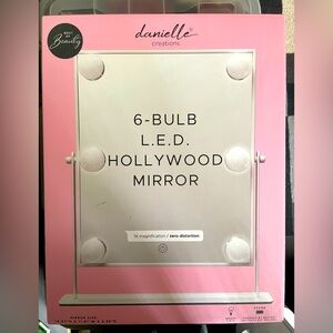 NWOT LED LIGHT Hollywood Inspired Mirror
